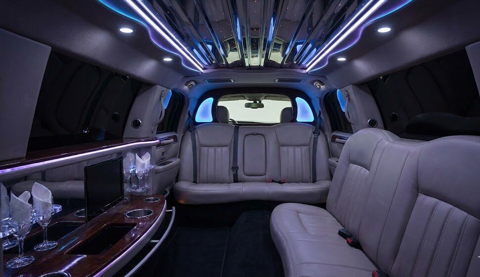 إيجار-ليموزين-فخم-للمناسبات-الخاصة-02