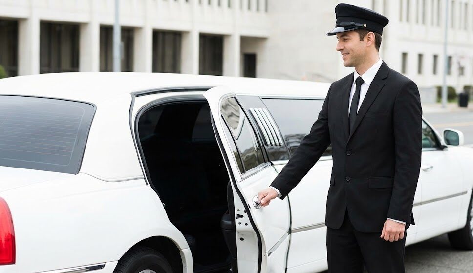 إيجار-ليموزين-فخم-للمناسبات-الخاصة-03