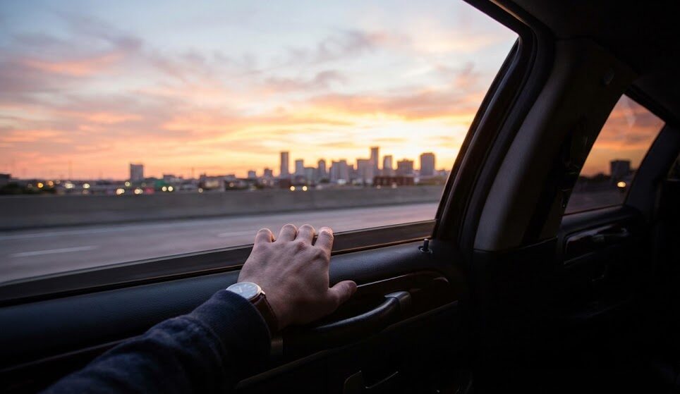 إيجار-ليموزين-فخم-للمناسبات-الخاصة-07