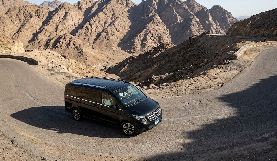 إيجار-سيارة-عائلية-7-راكب-04