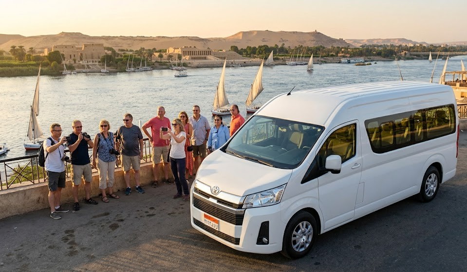 ايجار-ميكروباص-سياحي-تويوتا-هايس-02